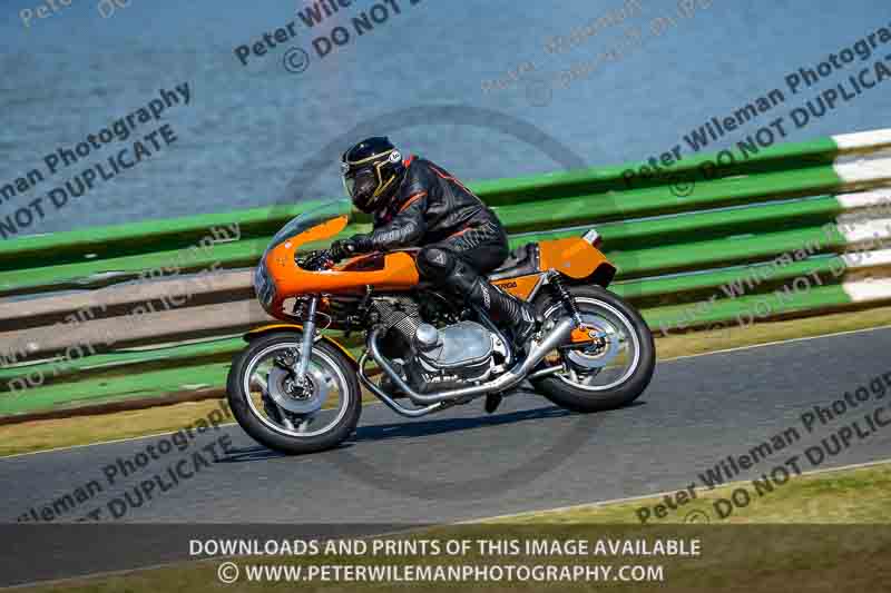 Vintage motorcycle club;eventdigitalimages;mallory park;mallory park trackday photographs;no limits trackdays;peter wileman photography;trackday digital images;trackday photos;vmcc festival 1000 bikes photographs